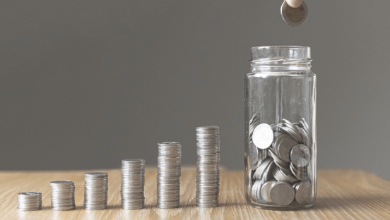 Em outubro de 2025, o crédito à habitação em Portugal acelerou pelo 22.º mês consecutivo. O total de empréstimos para compra de casa subiu 9,4% face ao mesmo mês do ano anterior, atingindo 109.100 milhões de euros.