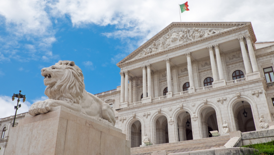 Parlamento rejeita propostas para aliviar comissões na amortização da casa