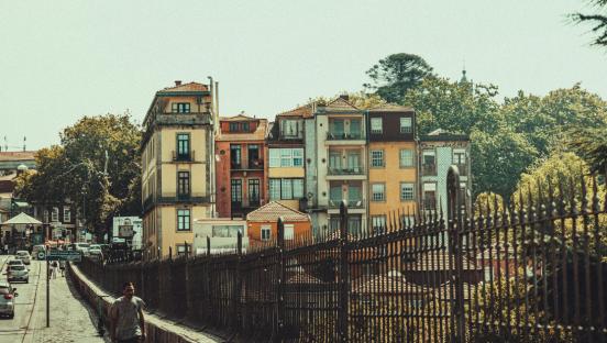 O mais recente relatório sobre justiça intergeracional revela que a crise na habitação em Portugal provocou um agravamento significativo no equilíbrio entre gerações.